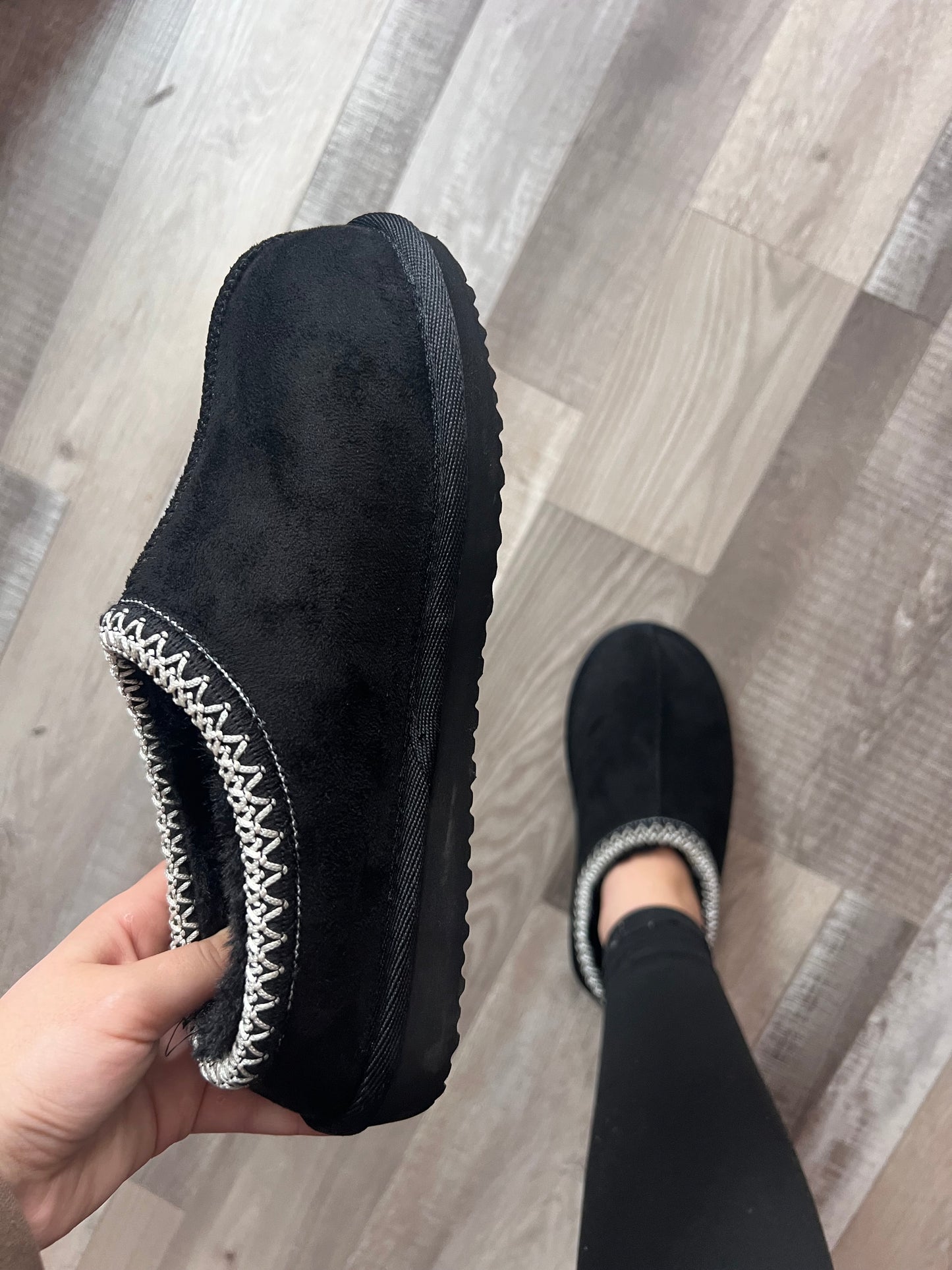 The Kelsey Slipper- Black