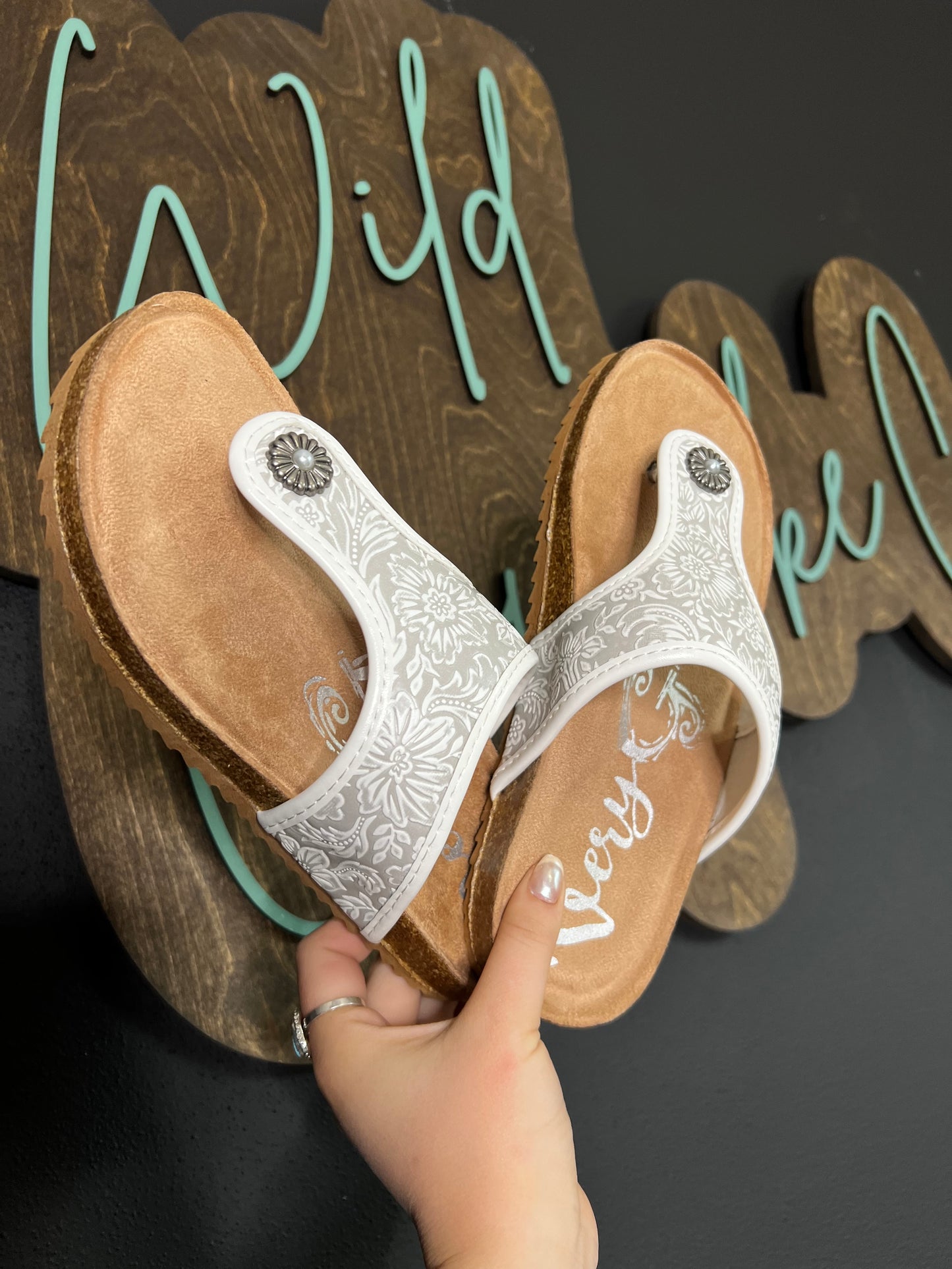 The Lainey Sandal- White Grey