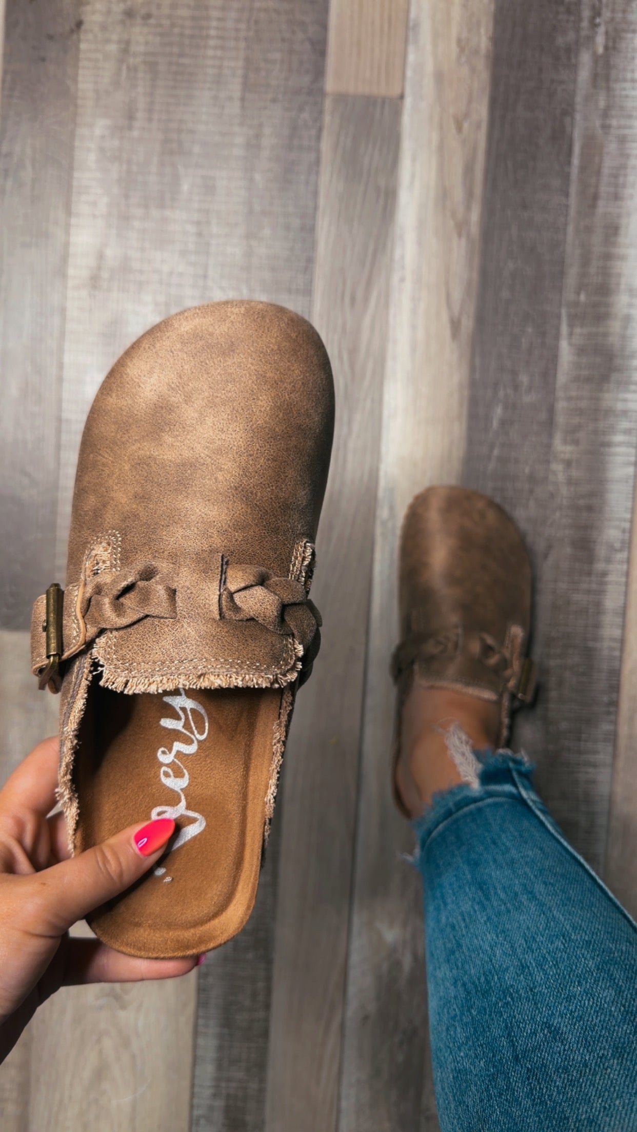 The Cheyenne Slides- Beige