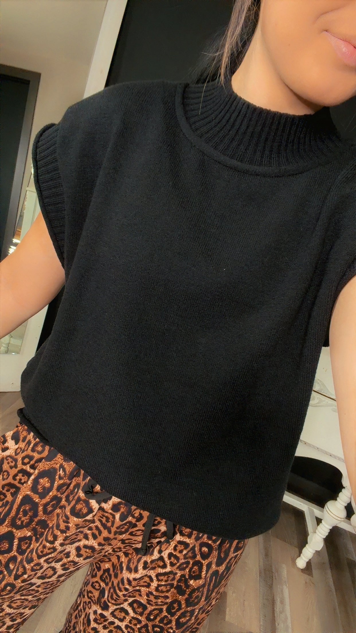 Sleeveless Ribbed Knit Sweater Top- Black