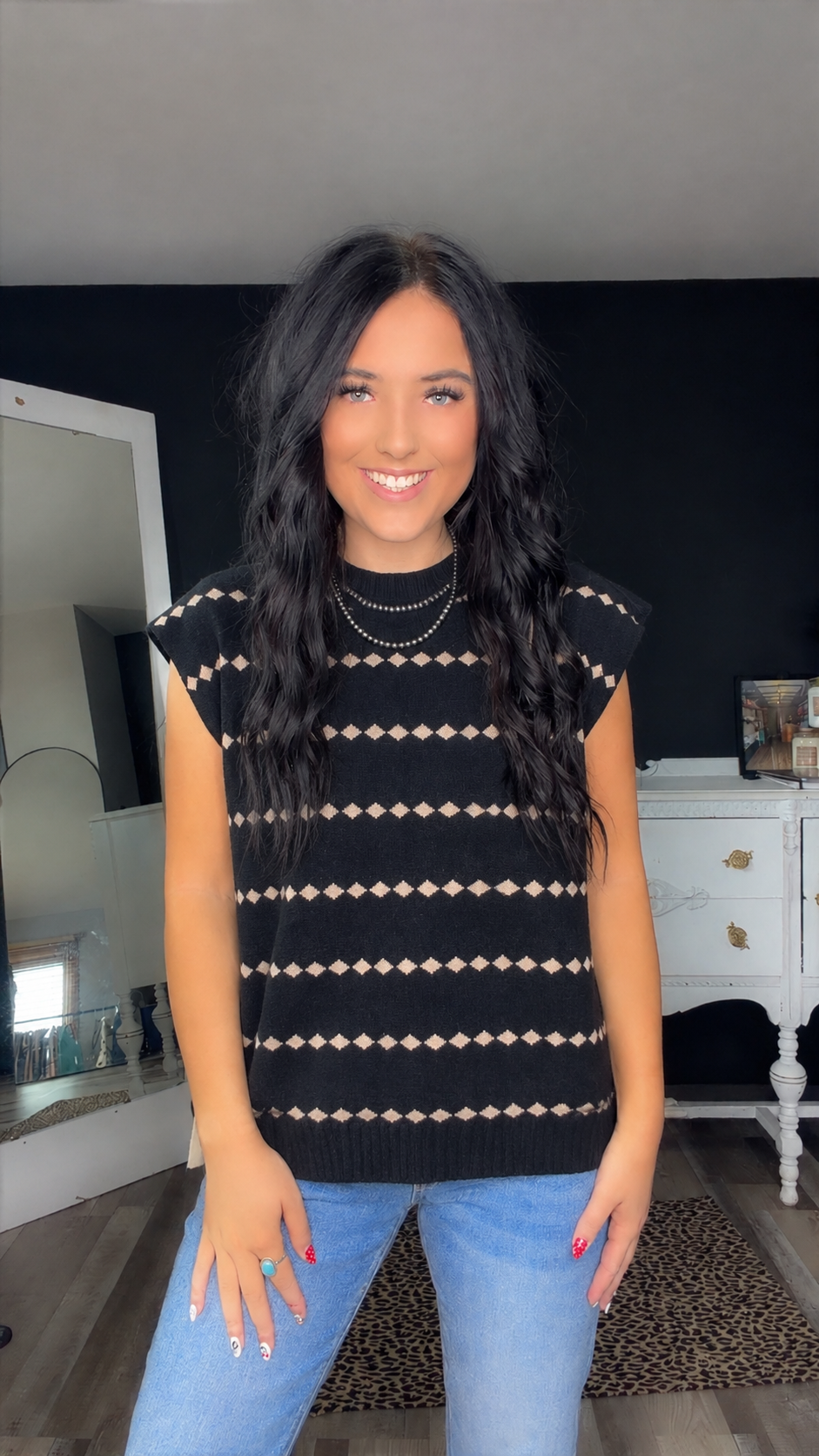 Black Canyon Sleeveless Sweater Top