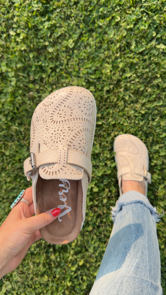 Lulu Slip On Clog - Cream